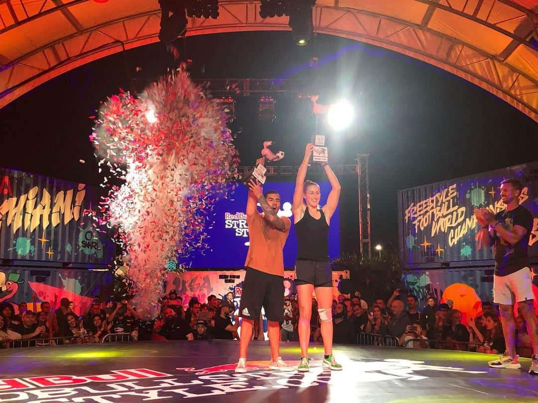 ナニさんのインスタグラム写真 - (ナニInstagram)「And the new freestyle football World Champions are @melofreestyleball & @ricardochahini ... Congratulations! You deserved it 💪🏽🏆🌎 #redbullstreetstyle #worldchampionship #allyouneedisaball #champion #congratulations #miami」11月16日 11時53分 - luisnani