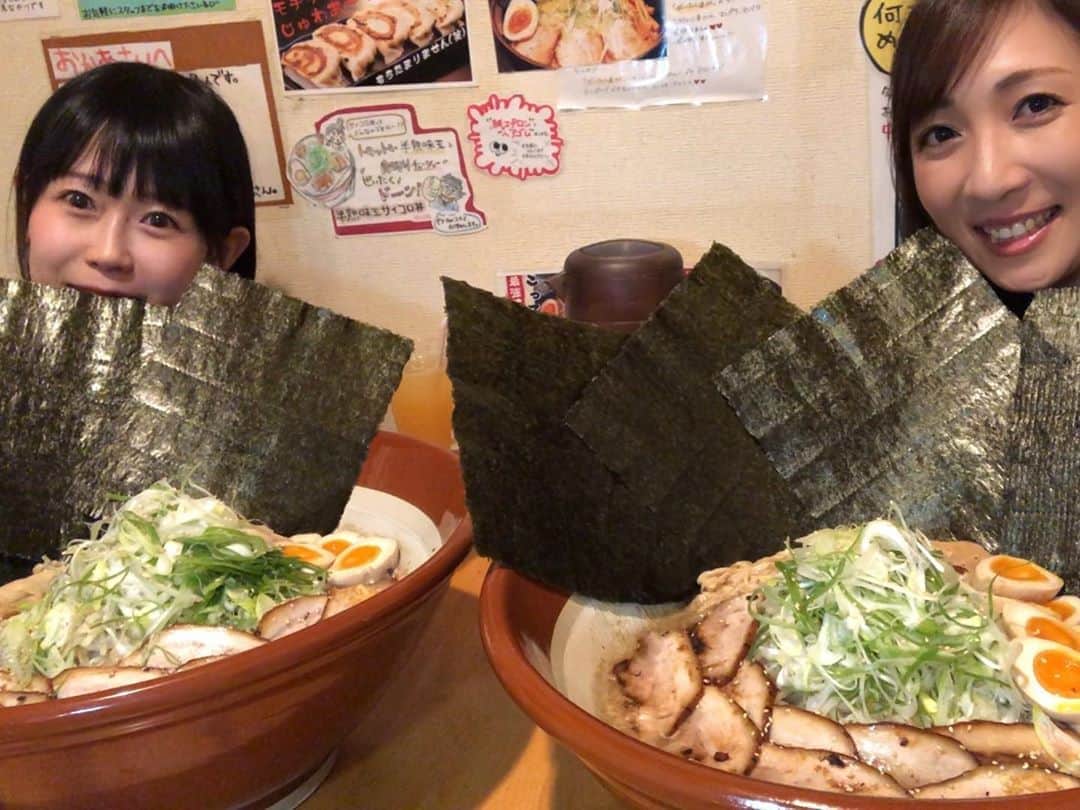 三宅智子さんのインスタグラム写真 - (三宅智子Instagram)「北海道に行った際に食べた俺のラーメンこうたさんの味噌こってりラーメン！  昨日、YouTubeで動画公開しました！  濃厚な味噌スープが、ちぢれ麺に相性抜群に絡みまくって、最高に美味しかったです！！ とろける霜降りチャーシューに穂先メンマも柔らかくて、最高でした！  札幌で食べた味噌ラーメンが美味し過ぎて、また早く札幌行きたい！  #味噌ラーメン #おれのらーめんこうた #北海道札幌市 #味噌こってり #すり鉢ラーメン #youtube動画公開中 #三宅智子の大食いtv #おごせ綾チャンネル #皆様是非ご覧ください」11月16日 12時03分 - tomoko1121m