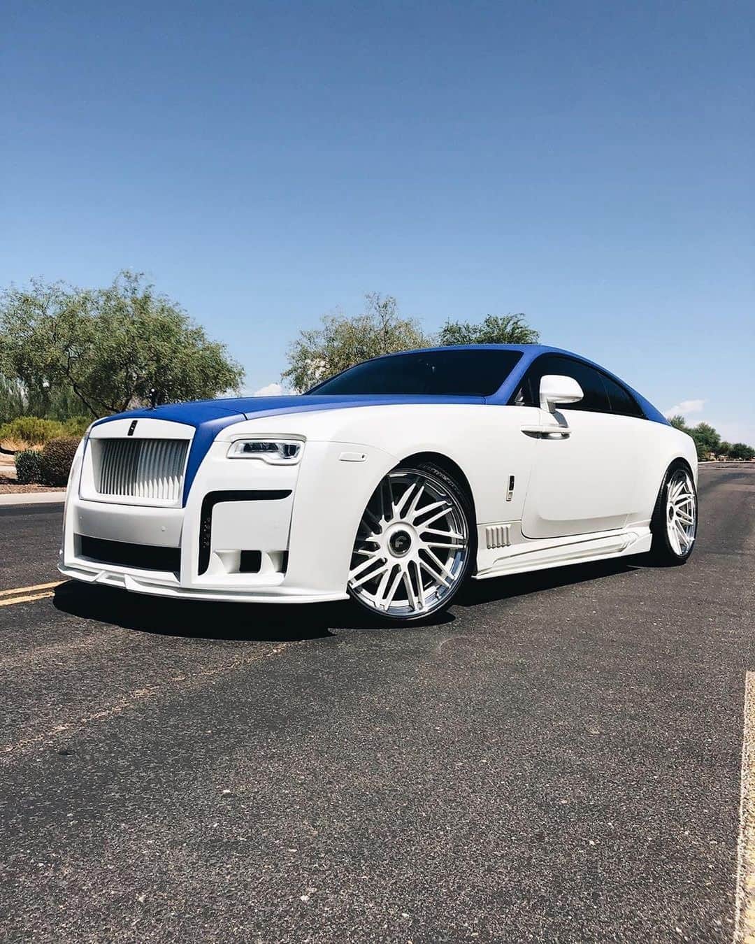 CARLiFESTYLEさんのインスタグラム写真 - (CARLiFESTYLEInstagram)「Thoughts on this Rolls Royce Wraith? Check out my bro @wiresonly #carlifestyle #Wraith」11月16日 12時05分 - carlifestyle