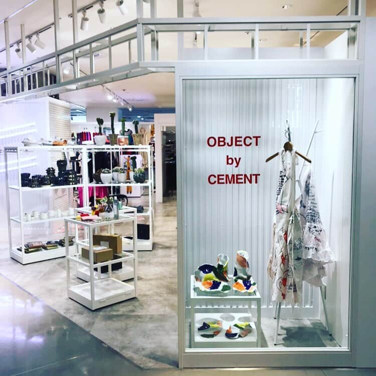 Laforet HARAJUKUさんのインスタグラム写真 - (Laforet HARAJUKUInstagram)「期間限定ショップ 11.16-11.22 / 1F ENTRANCE SPACE 🦋Girlside . 11.16-11.22 / 2F CONTAINER 🦋OBJECT by CEMENT 🦋DUST AND ROCKS . 11.16-11.20 / 2F CONTAINER 🦋FORGIVE ME / PAYS DES FÉES HOMME . 1枚目：Girlside 音楽を通じて感じられる喜びをアイテムを通じて提案するディスクユニオンのプロジェクト。オリジナル・プロダクツに加え、クリエイターによるアイテムなどを展開。 . 2枚目：OBJECT by CEMENT CEMENTオーナー田島が探してきた、世界各国より集められた五感を刺激する様々なオブジェ達。 . 3枚目：DUST AND ROCKS ザ・コレクターズの古市コータローが手掛ける古着屋。遊び心あふれる古着やリメイク商品が満載。 . 4枚目：FORGIVE ME / PAYS DES FÉES HOMME 11/16-17「FORGIVE ME」 アーバンギャルド 浜崎容子プロデュースブランドから2ndCollectionを発表。 11/18-20「PAYS DES FÉES HOMME」 東京発レディースブランドpays des féesのメンズライン。ロックバンドPLASTICZOOMSのフロントマン『SHO ASAKAWA』をデザインディレクターに起用。 . #girlside #diskunion #diskunion_girlside #ガールサイド #cementstore #objectbycement #DUSTANDROCKS #古市コータロー #ザコレクターズ #古着 #リメイク #forgiveme #urbangarde #yokohamasaki #フォーギブミー #アーバンギャルド #浜崎容子 #PAYSDESFEESHOMME #PAYSDESFEES #laforet #harajuku #laforetharajuku #ラフォーレ #原宿 #ラフォーレ原宿 #popupshop #期間限定 #CONTAINER」11月16日 12時11分 - laforet_h
