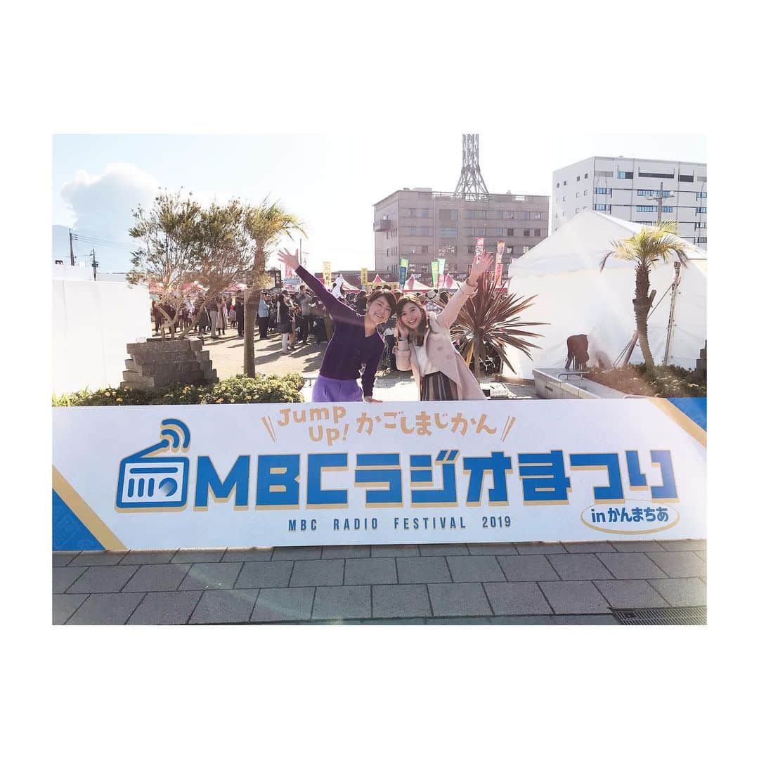 美坂理恵のインスタグラム：「最高のお天気に恵まれて、 MBCラジオまつりinかんまちあスタートしています☀️ . 初MBCラジオまつりの上塘アナウンサーと☺️ . #MBCラジオまつり」