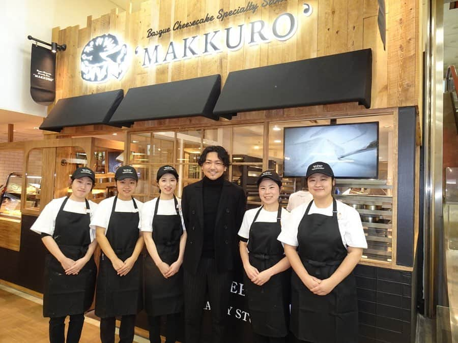 嵜本将光 さんのインスタグラム写真 - (嵜本将光 Instagram)「・ ・ ・ バスクチーズケーキ専門店 MAKKURO 本日オープンしました✨ ・ ・ ・ @makkuro.cheesecake ・ ・ ・ ・ #バスクチーズケーキ #バスクチーズケーキ専門店 #basquecheesecake  #チーズケーキ #cheesecake  #名古屋スイーツ #sweets #sweetstagram」11月16日 12時23分 - masamitsu_sakimoto