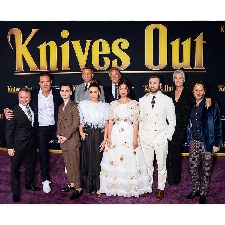 キャサリン・ラングフォードさんのインスタグラム写真 - (キャサリン・ラングフォードInstagram)「The most functional dysfunctional family ala @riancjohnson coming to you November 27th 🔪@knivesout」11月16日 12時21分 - katherinelangford