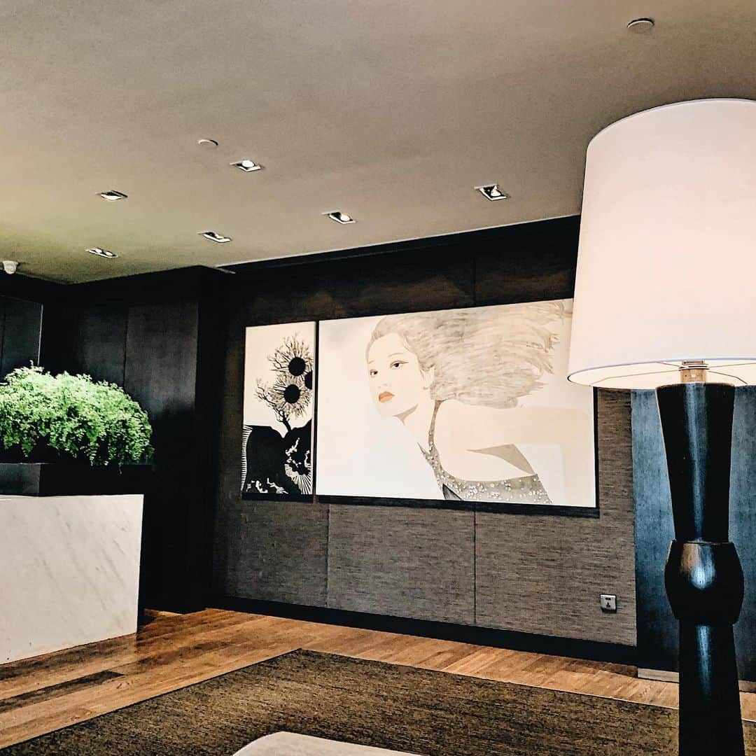 クリスティン・ウェイのインスタグラム：「Some thinking time in Beijing #rosewoodhotel #chillout #chilltime #Beijing #北京」