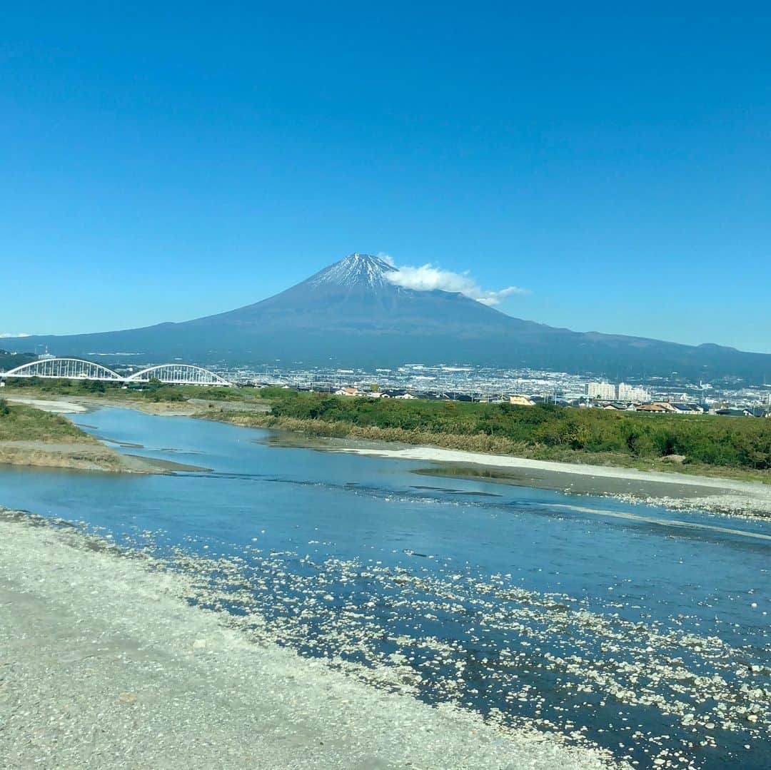 田中要次のインスタグラム：「本日の富士山。のぞみ12号より臨む。」