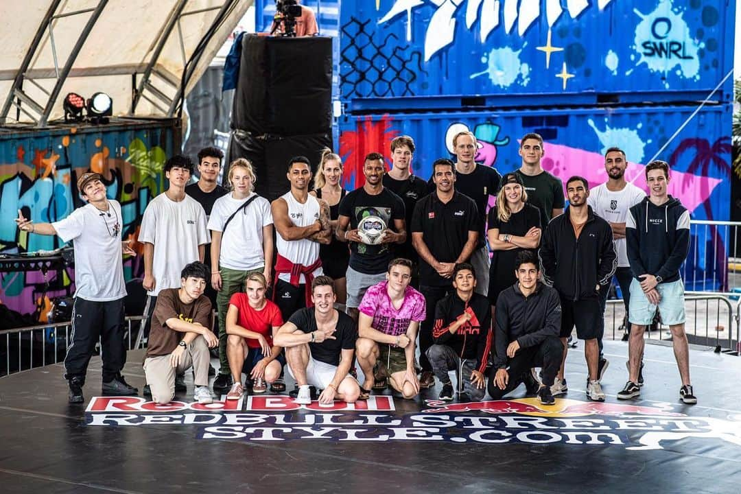 ナニさんのインスタグラム写真 - (ナニInstagram)「What an event! 👏🏽👏🏽 Thank you @redbull for this opportunity to judge this event. Maybe next year I'll apply some skills that I learn here 😁🙌🏽⚽ #redbullstreetstyle #worldchampionship #allyouneedisaball #thankyou #challenge #friends #miami」11月16日 12時37分 - luisnani