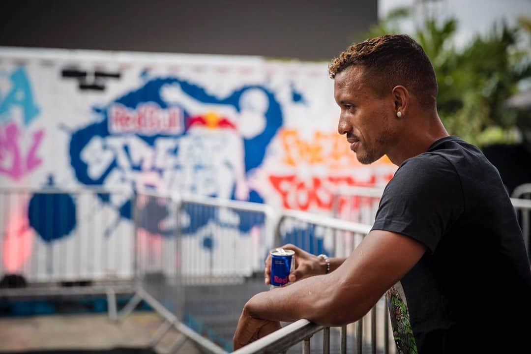 ナニさんのインスタグラム写真 - (ナニInstagram)「What an event! 👏🏽👏🏽 Thank you @redbull for this opportunity to judge this event. Maybe next year I'll apply some skills that I learn here 😁🙌🏽⚽ #redbullstreetstyle #worldchampionship #allyouneedisaball #thankyou #challenge #friends #miami」11月16日 12時37分 - luisnani