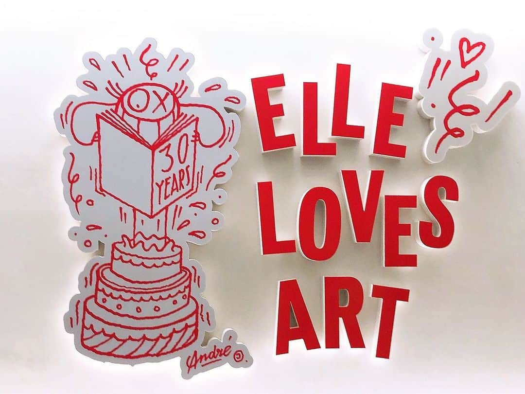 のインスタグラム：「#ELLELOVESART 昨夜は#エルジャポン 創刊30周年パーティーへ。 1.アートとファッションの素敵なコラボイベントやりたいなーってずっと考えているのでとても勉強になりました。 2.「彼女たちが見る世界_日本女性アーティストの30年」の展示にあった#片山真理 さんの作品。力強くて優しくて吸い寄せられました。 3.昨日もラブリーだった#AMIAYA ちゃんたち #華やかなゲストがいっぱい #久しぶりに逢えた人たちも #congratulations @ellejapan #♥️ #aboutlastnight #izastagram」