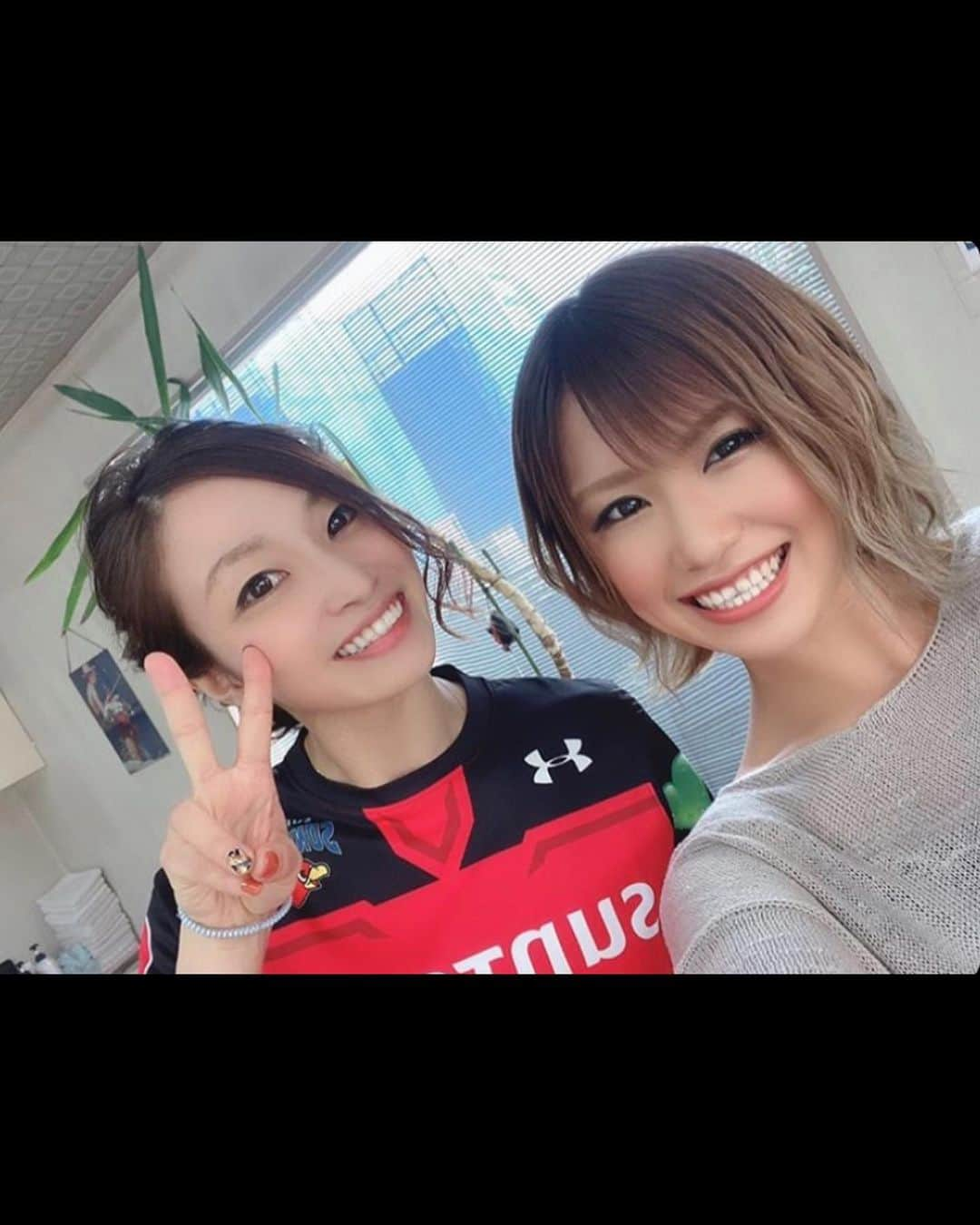 佐藤あり紗さんのインスタグラム写真 - (佐藤あり紗Instagram)「. . . 小学校、中学校、チームi、選抜と一緒だった あっきぃにヘアーセットしてもらってきました🎡 . 相変わらず明るくて、髪の毛艶々だった🥰 ありがとう😘 . 本日2019年11月16日 17:00〜 カメイアリーナ（仙台市体育館） サントリーサンバーズvs FC東京 . #サントリーサンバーズ　#Vリーグ　#男子バレー #サンバーズ女子で応援　#応援 #サントリー　#サンバーズ #FC東京　#サッカーじゃないよ🙅‍♀️ #ヘアーセット　#ユニフォーム #佐藤あり紗　#リガーレ仙台　#バレーボール」11月16日 12時58分 - arisa_chu