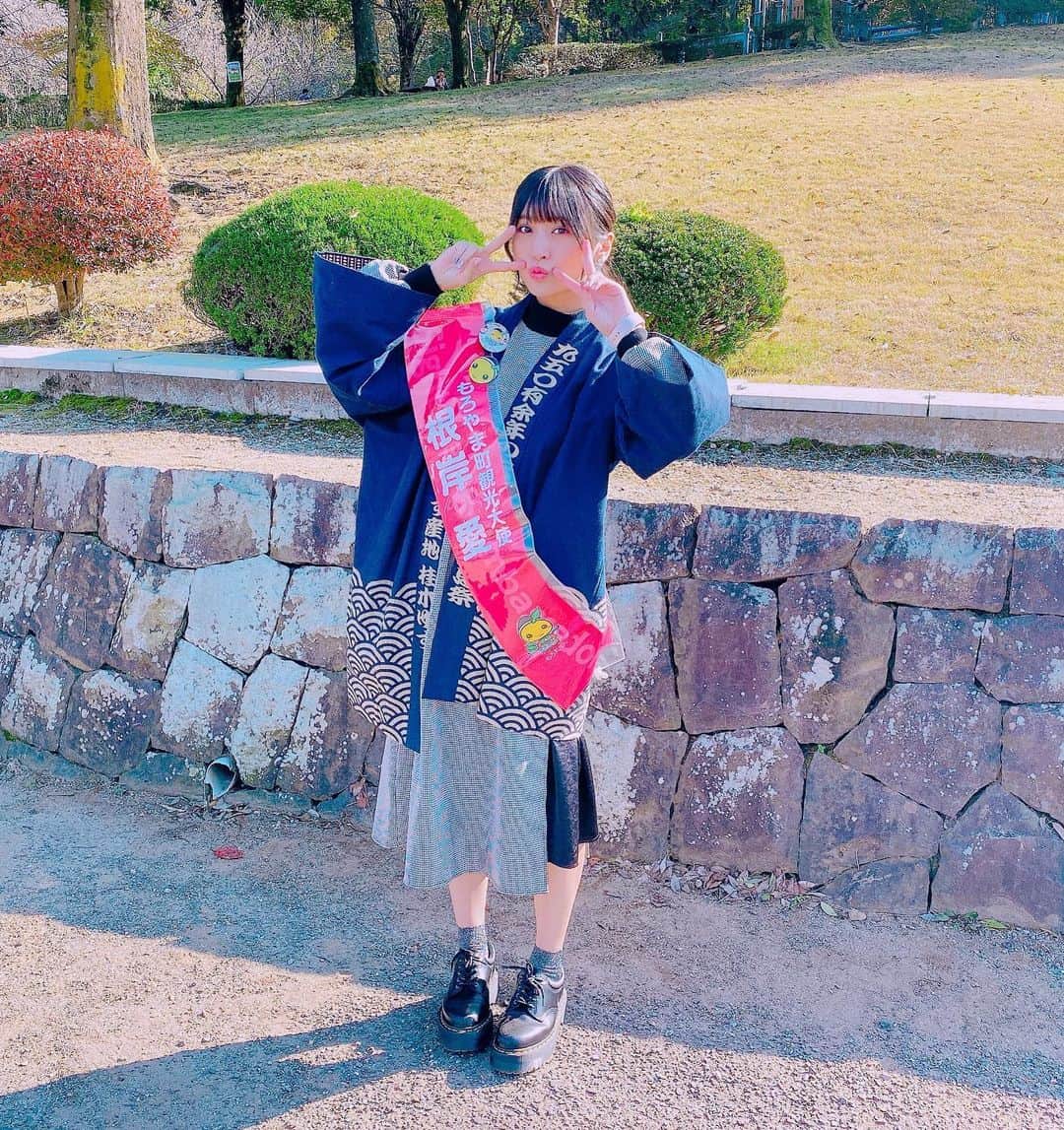 根岸愛のインスタグラム：「毛呂山町観光大使なう👸 お天気も良くて ぽかぽかです(*´ω｀*)☀️ 何かお侍さんみたい私😎 #毛呂山町 #毛呂山町観光大使 #毛呂山町産業まつり #観光大使 #埼玉」