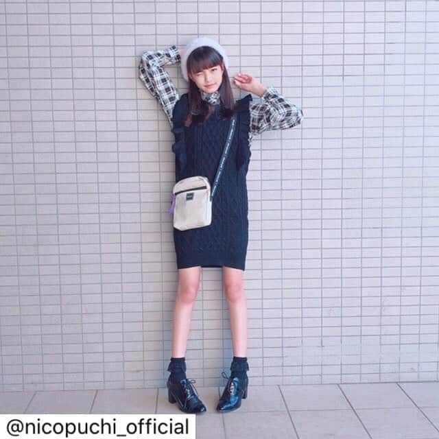 ALGY 【alternative + girly ＝ ALGY 】さんのインスタグラム写真 - (ALGY 【alternative + girly ＝ ALGY 】Instagram)「りぽすと @nicopuchi_official 🌈プチモのふろくの使い方🌈﻿ ﻿ ﻿ 11人目はミヅキ！！！﻿ ﻿ 🐼ミヅキより🐼﻿ 秋のカジュアルガーリーに合わせてみました⸜❤⸝﻿ カフェラテカラーに紫のロゴテープがアクセントになっていてスポやクールにもオススメ！﻿ お出かけにピッタリサイズで活躍しそうです🌙🧸﻿ ﻿ ﻿ ﻿ #ニコプチ﻿ #ニコプチふろく﻿ #美月﻿ #ミヅキ﻿ #プチモ﻿ #アルジー﻿ #ショルダーバッグ﻿ #ニコプチふろくのある生活﻿ #ALGY」11月16日 13時11分 - algy_official