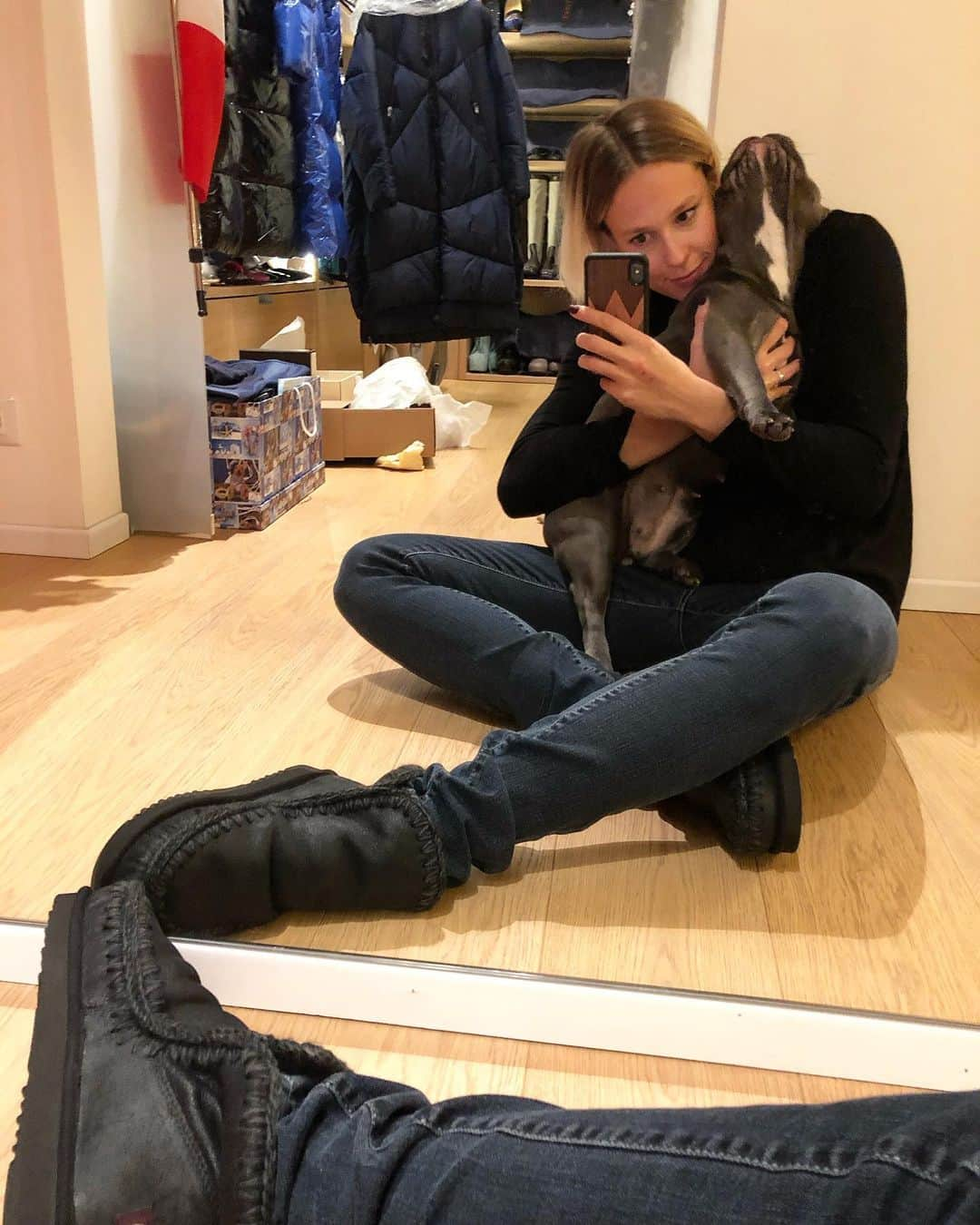 フェデリカ・ペレグリニさんのインスタグラム写真 - (フェデリカ・ペレグリニInstagram)「Egocentrismo o comodità?!?! Non ho ancora capito!!! ..... 🙋🏼‍♀️❤️🐶....」11月16日 18時45分 - kikkafede88