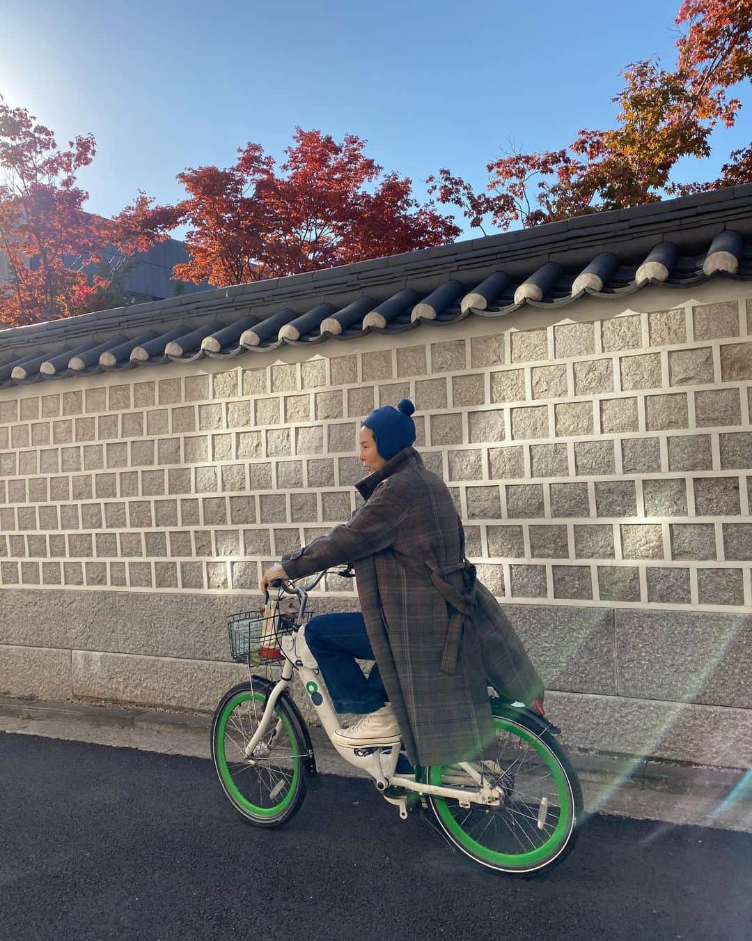 キム・ナヨンさんのインスタグラム写真 - (キム・ナヨンInstagram)「하늘깡패였던 날, 따릉이 한바퀴 🚲  모자는 신우꺼 아님주의 #오늘아님주의 #오늘은무수리모드」11月16日 13時21分 - nayoungkeem