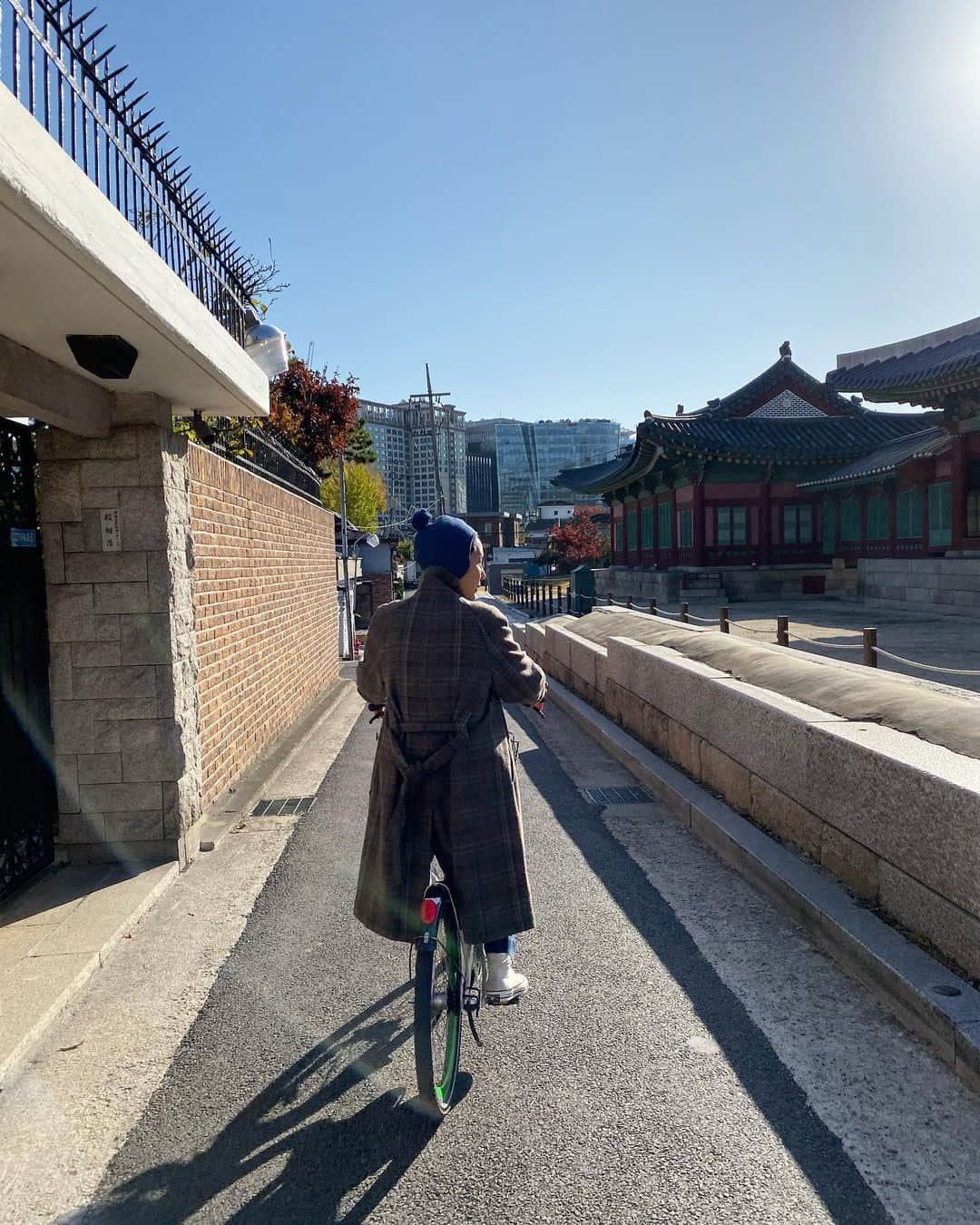 キム・ナヨンさんのインスタグラム写真 - (キム・ナヨンInstagram)「하늘깡패였던 날, 따릉이 한바퀴 🚲  모자는 신우꺼 아님주의 #오늘아님주의 #오늘은무수리모드」11月16日 13時21分 - nayoungkeem