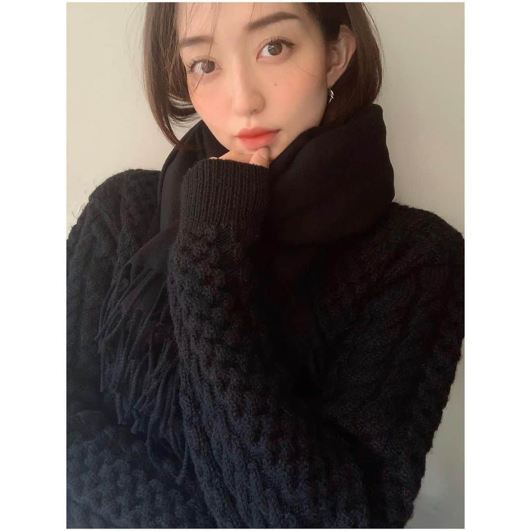 松島花さんのインスタグラム写真 - (松島花Instagram)「: Outfit🍀 久しぶりの私服です😙🌈 たまにはスカート履かないとね💚 : Knit&Muffler:SAINT LAURENT  Skirt: ZARA Boots: STUART WEITZMA Bag: ALEXANDER WANG #hanaoutfit #ootd #outfit #fashion  #花私服 #私服」11月16日 13時28分 - hana_matsushima_official