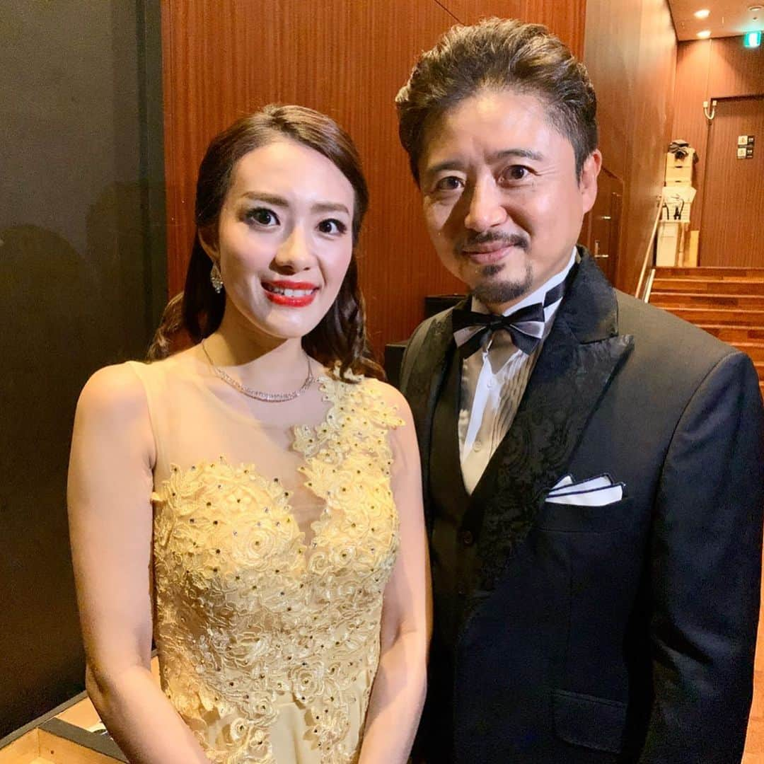 沢希理寿さんのインスタグラム写真 - (沢希理寿Instagram)「先日ヤマハホールにて 「夢の中に君がいる」に出演させていただきました！  わたしは越路吹雪さんの代表曲 #アダモ のナンバーから 「明日は月の上で」 月組初舞台月組出身のわたしには月にはとっても思い入れがあります🌙💕 そしてもう1曲 韓国ミュージカルスター ユン・ヨンソクさんと「夜のボート」を歌わせていただきました！ なんたる光栄😭✨✨✨ 二度とこんな経験はさせていただけないと幸せを噛みしめながら歌いましたが 緊張MAXでした😫  ヨンソク氏の情感のある素晴らしい歌声に 自分もシシーになった気分でした❤️笑  楽屋では同期の#暁郷 ちゃん クラッシックアカペラ#aura メンバーの 池田有希 ちゃんのお陰で 緊張しながらも楽しく過ごすことができました💕  観に来てくださった1期上の #夕霧らい さん❤️ 同期の#愛花ちさき ちゃん  #ヤマハホール#越路吹雪 さん #シャンソン#カンツォーネ #ミュージカル #ユンヨンソク 氏」11月16日 13時43分 - rizu_sawaki