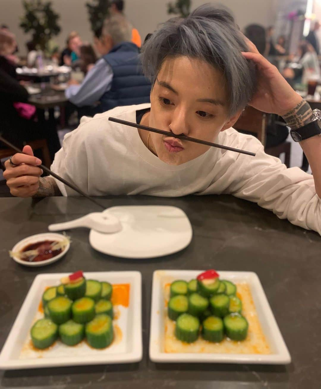 アンバー さんのインスタグラム写真 - (アンバー Instagram)「DAY 6 #OtherPeopleChallenge  Sorah bought me TWO CUCUMBER SALADS!! not one… TWO!!!! CUCUMBER IS AWESOME!!! #OtherPeopleChallenge  I want to challenge you guys for the next 7 days to do at least ONE THING that makes you laugh, makes you happy, or even calms you down. It doesn’t have to be big and flashy, it can be WHATEVER YOU WANT!」11月16日 13時42分 - amberliu