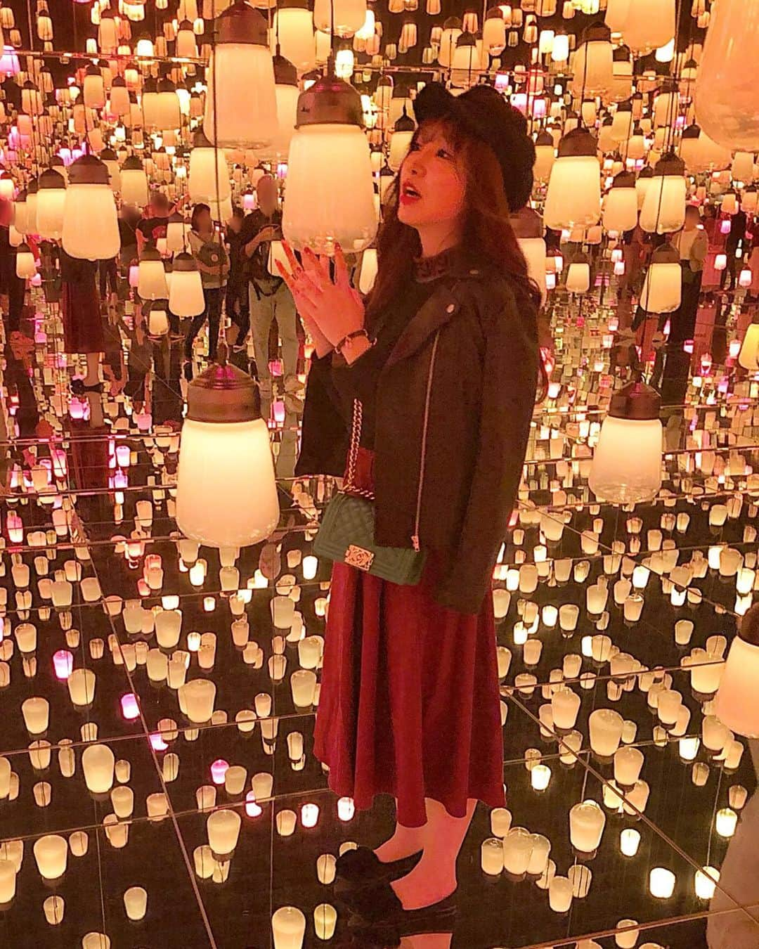 若月みいなさんのインスタグラム写真 - (若月みいなInstagram)「💡✨🕯 #チームラボ  #お台場  #art  #ランプの森  #全面鏡張りで下も鏡だからパンティ見えそうw」11月16日 13時53分 - wakatsuki_cmore