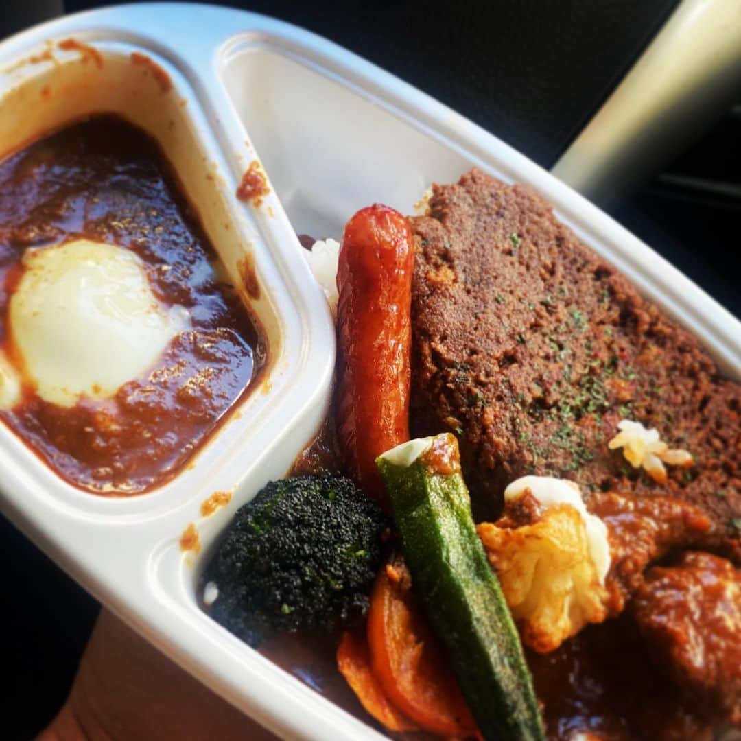 関智一のインスタグラム：「ぱくぱくモリモリ♬  #カレー #久々の #渋谷」