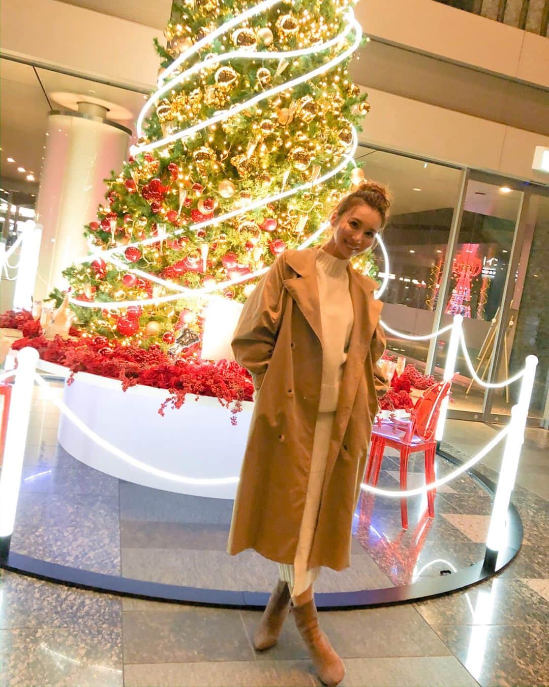 辰巳ゆいのインスタグラム：「もう、Xmas🎄あるよねー✨ イルミネーションが綺麗な時期になってきたなぁー.｡.:*☆♡*.+ そいえば、前髪作ったのです。  #アウター #セットアップ #u_dresser #fashion #ファッション #outfit #kawaii #かわいい #tagsforlikes #follow #コーデ #tokyo #東京 #クリスマス #前髪きった」