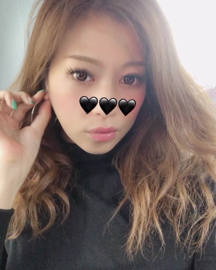 長谷川唯のインスタグラム：「・ ・ TAクリニックでTA式ツヤ肌コラーゲンリフトとバッカルファット1週間ちょっと経ったけど日に日に輪郭もシュッとなっているのが実感してきました👏🏻 ・ ・  まだ少し完成までには時間がいるけど本当やってよかった✨小顔にしたいのはもちろん、たるみも私はかかせないからバッカルファットして正解だったよ🥰 ・ ・ 一ヶ月後も楽しみ〜🙊❤︎美容は絶対に　@motohiko.takesaki 先生😌✨ ・ ・  今日は家族dayなので楽しんできまーす❤︎ ・ ・  #taクリニック #ta式ツヤ肌コラーゲンリフト #バッカルファット除去 #バッカルファット」
