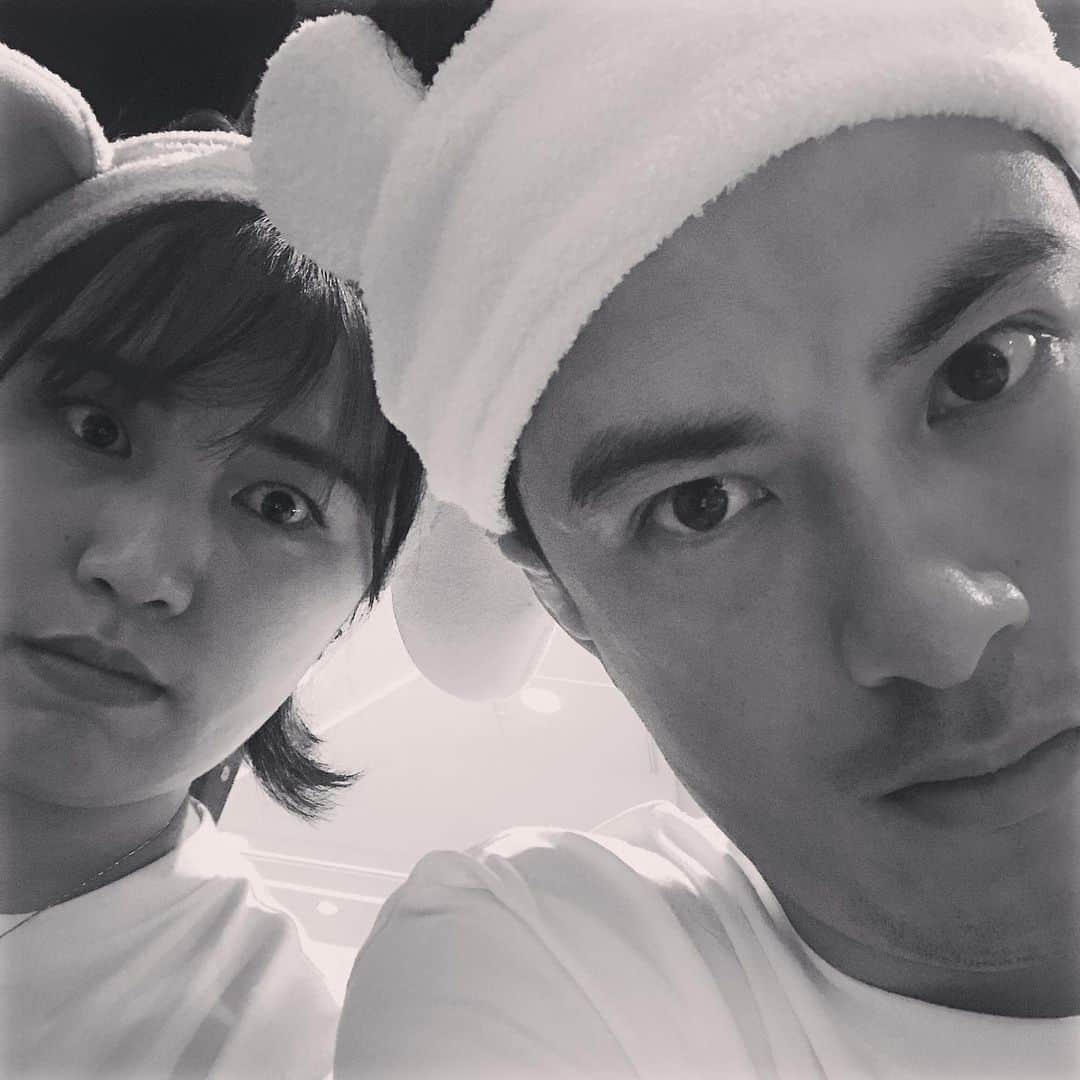 岡村咲さんのインスタグラム写真 - (岡村咲Instagram)「明日は久しぶりに夫とデートの約束をしました❤️ここ行きたいって私が言った場所がまさかの近所過ぎて、え？！表参道とか、そうゆう系やなくていいの？！と、戸惑われました😂何故なら、今年の主人からの誕生日プレゼントは現金💴＋デート券だったんですねえ〜😂そのデート券で明日の主人の予定を1日貸し切った訳なので、それならもっといいとこ行こうぜ？！的な？！ま、そもそもデート券を使わないとデートしてくれないのかっていう話なんですが笑　結婚してからやはりデートと名のつくものをしばらくしてないし、今は会社と帝京大学のコーチが忙しくて旅行以外では2人の時間でとても少ないんですね❗️だから、たまの息抜きということで🌟最近再開しましたが、毎週金曜日は私はマウンテンバイク、主人はランニングもしくは、ジムに行く事にしていて昨日はバッチリやってきました🚴‍♀️🏃‍♂️今日は帝京大学へ行ったので私はお一人様🙎‍♀️明日はデート楽しみます❤️それにしても　@serenaaoki_official  ナイスプレーですね⛳️明日はそちらも楽しみでいい1日になりそうです❤️」11月16日 14時32分 - sakiokamura_official
