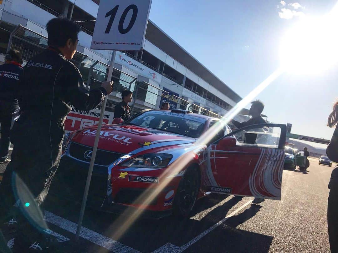 山内英輝さんのインスタグラム写真 - (山内英輝Instagram)「光の入り方が良い感じ。 これからジェントルマンさんの第1決勝レース。 良いレースになりますように🙏」11月16日 14時47分 - hidekiyamauchi