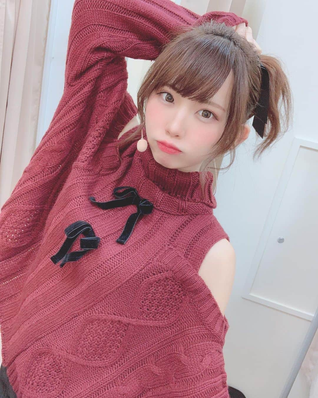 えなこさんのインスタグラム写真 - (えなこInstagram)「昨日のイベントで着ていた私服🍎 いつのまにか、もうニットが着れる季節に…😳‼️」11月16日 14時53分 - enakorin