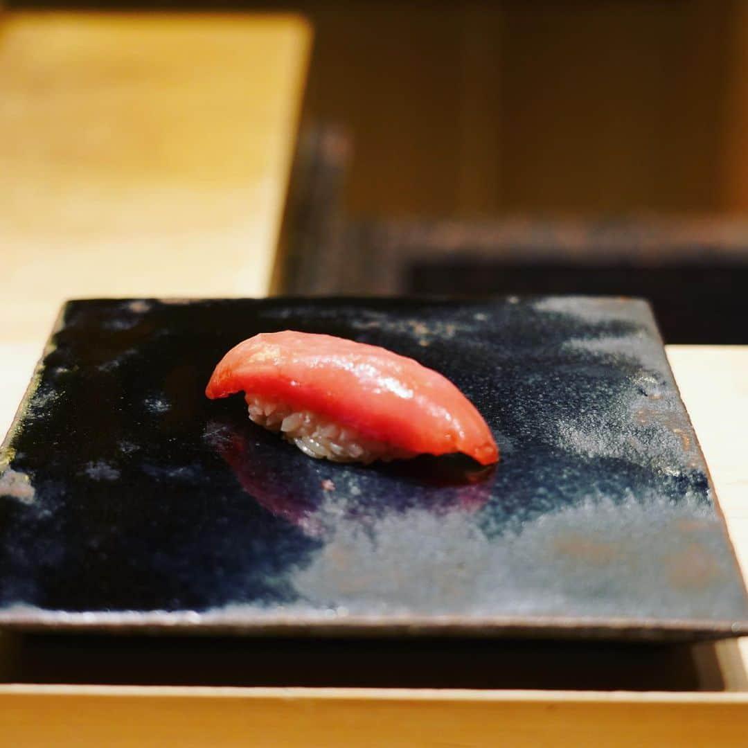 寺島紀世さんのインスタグラム写真 - (寺島紀世Instagram)「昨日はくろ﨑さんに行ってきました🍣  今週はこのためにお仕事頑張ったの⛄️ 最初から最後までお口の中幸せで最高の金曜日だったな…🥰 #くろ﨑 #渋谷 #お寿司 #寿司 🍣」11月16日 15時02分 - kiyo_926