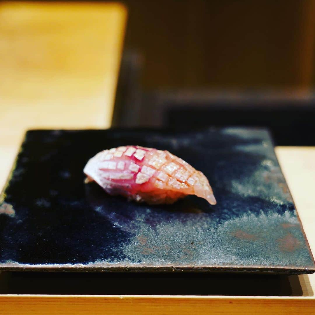 寺島紀世さんのインスタグラム写真 - (寺島紀世Instagram)「昨日はくろ﨑さんに行ってきました🍣  今週はこのためにお仕事頑張ったの⛄️ 最初から最後までお口の中幸せで最高の金曜日だったな…🥰 #くろ﨑 #渋谷 #お寿司 #寿司 🍣」11月16日 15時02分 - kiyo_926