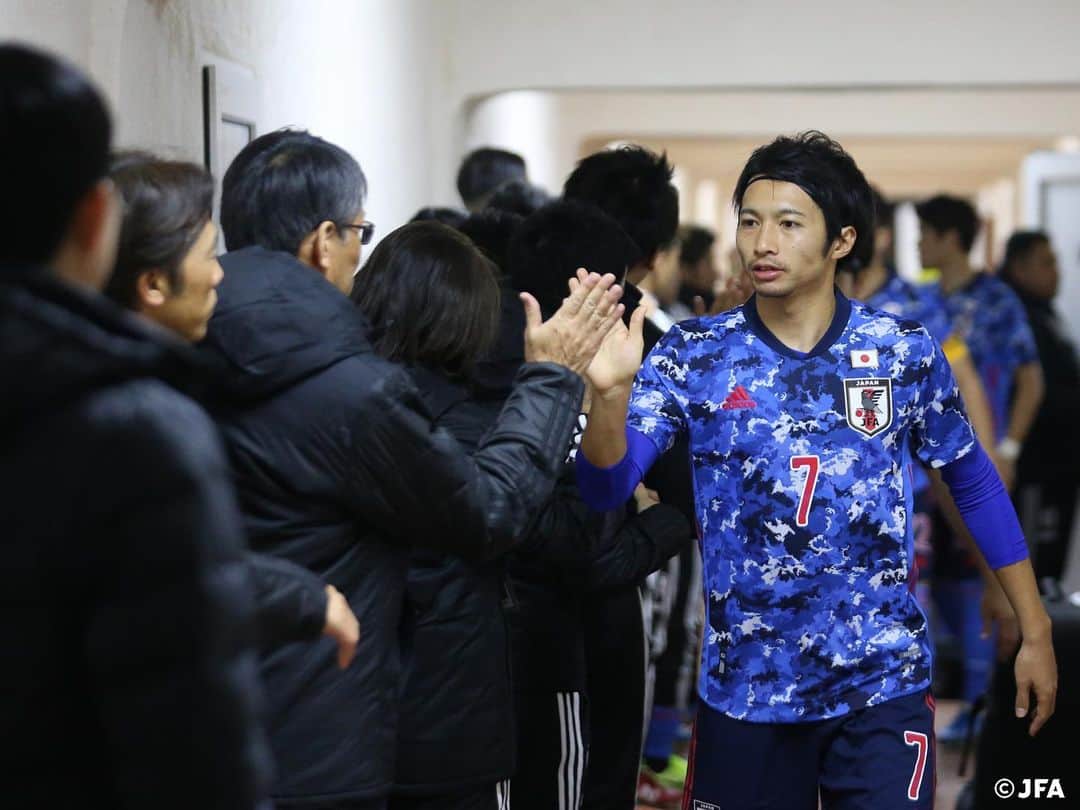 日本サッカー協会さんのインスタグラム写真 - (日本サッカー協会Instagram)「📸Match photos｜#SAMURAIBLUE が新ユニフォームを初着用し行われたワールドカップ二次予選 対キルギス代表戦。南野拓実選手、原口元気選手の得点で2-0とし勝利しました！ ・ #daihyo #新しい景色を2022 ―――――――――――――――――― 2022FIFAワールドカップカタールアジア2次予選 #SAMURAIBLUE 2-0 キルギス代表 ⚽️41分　#南野拓実 ⚽️54分　#原口元気 ・ 📅11/14(木)日本時間20:15KO 📍Dolen Omurzakov Stadium（キルギス） ・ 👉大会情報はJFA.jpへ ――――――――――――――――――」11月16日 15時08分 - japanfootballassociation