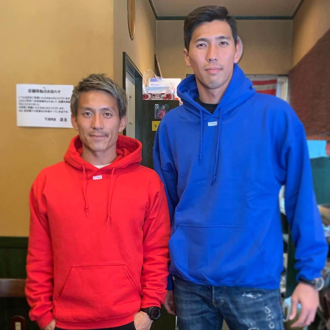 田中亜土夢さんのインスタグラム写真 - (田中亜土夢Instagram)「サウナーの仲間入り！  TTNE Small Box Logo Message Hooded Sweatshirt "Repeat"  Jin-hyeon: Mizuburo Blue XL Atom: Sauna Red M  @ttneprosaunner  #TTNE #saunner #サウナー #ととのえ #ととのい #キムジンヒョン #田中亜土夢 #セレッソ最大の男 #セレッソ最小の男」11月16日 15時19分 - atom_tanaka_official