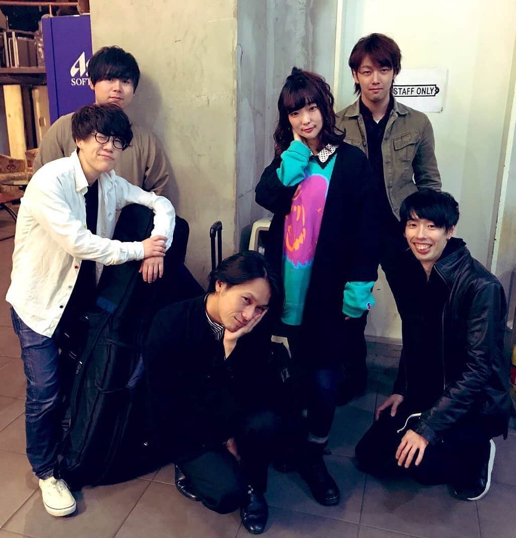 Yun chiのインスタグラム：「昨日、ワンマンの最終リハでした〜 . 25日初披露&物販限定販売開始するヤスくん作の新曲「Ienai」のバンドverリハとても良きでした♩ . みんなにも早く聞いてほしいよー！！ ぜひワンマンに聴きにきてねっ #ゆんちゃんバンド」