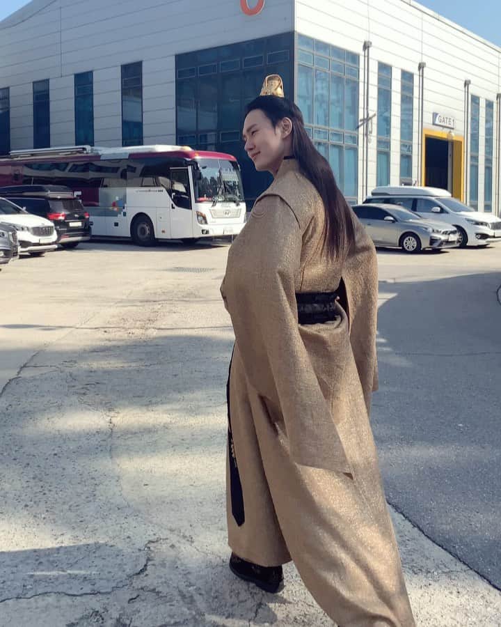 イ・ミンホのインスタグラム：「찰랑찰랑」