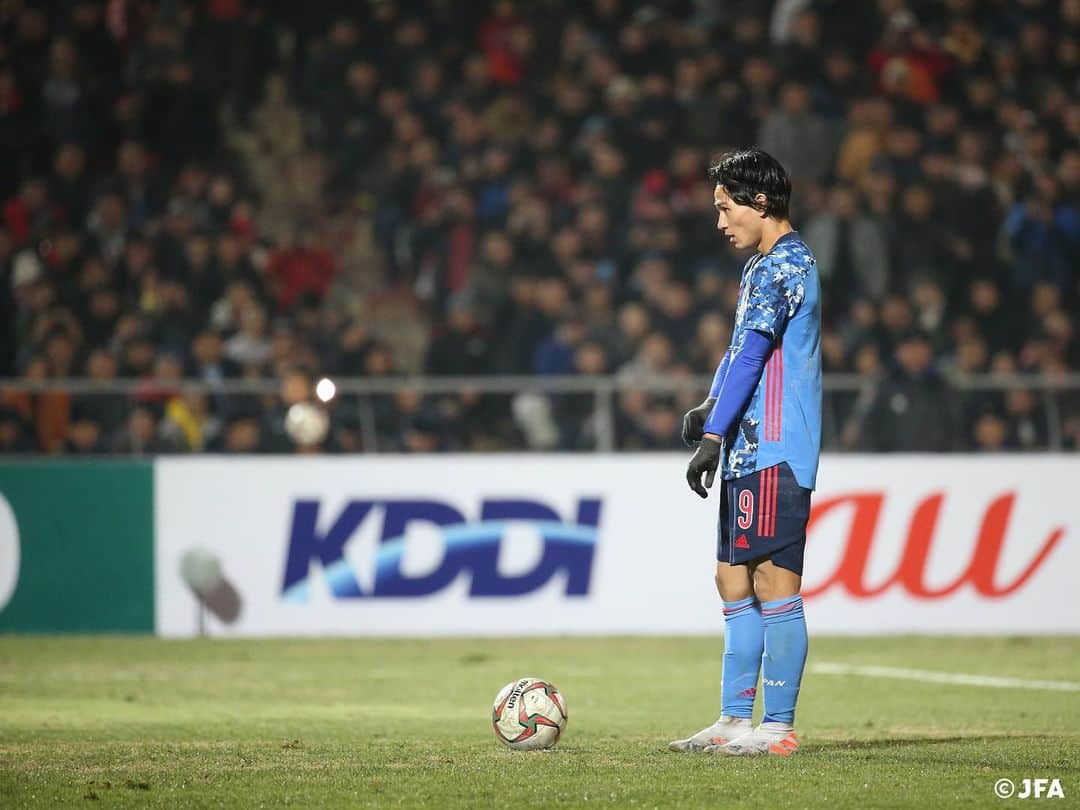 日本サッカー協会さんのインスタグラム写真 - (日本サッカー協会Instagram)「📸Match photos｜#南野拓実 選手のワールドカップ二次予選4試合連続ゴールとなったPKでの得点シーン⚽️✨ ・ #daihyo #新しい景色を2022 ―――――――――――――――――― 2022FIFAワールドカップカタールアジア2次予選 #SAMURAIBLUE 2-0 キルギス代表 ⚽️41分　#南野拓実 ⚽️54分　#原口元気 ・ 📅11/14(木)日本時間20:15KO 📍Dolen Omurzakov Stadium（キルギス） ・ 👉大会情報はJFA.jpへ ――――――――――――――――――」11月16日 15時17分 - japanfootballassociation