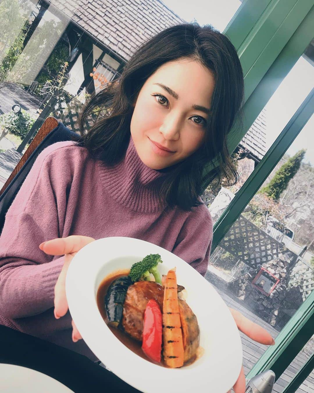 竹村真琴さんのインスタグラム写真 - (竹村真琴Instagram)「* ランチ〜😋 . . . #ハンバーグ #ランチ #有機野菜 #長野 #instagolf  #golf  #lpga #女子プロゴルファー #女子ゴルフ  # ゴルフ女子 #ゴルフ #インスタゴルフ #ゴルフコーデ  #골프 #高尔夫 #テーラーメイド #ルコック #コーワ #バンテリン #豆蔵 #lecoqsportif」11月16日 15時20分 - makototakemura_golf