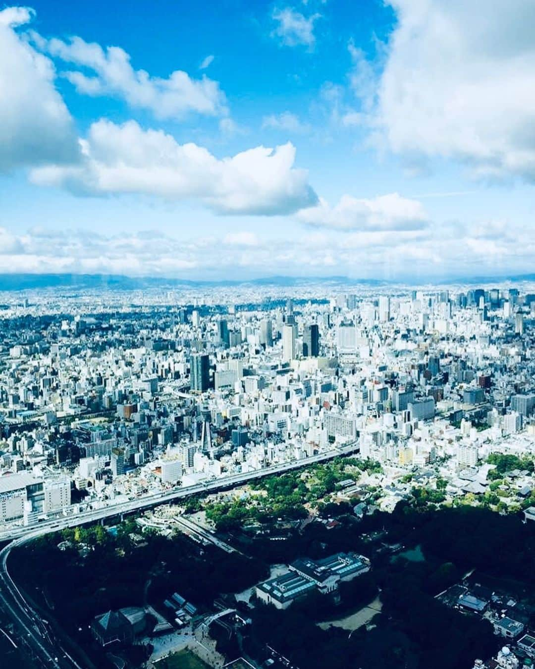 美川憲二さんのインスタグラム写真 - (美川憲二Instagram)「あべのハルカスよ〜🤗🏙☀️☀️🌈🌈🍁🍁🍁🍁 地上300ｍから見る大阪の景色は圧巻やでぇ〜😍💕💕💕💕💕💕 #あべのハルカス  #60階展望台  #よい眺め  #美川憲二 #ものまね」11月16日 15時22分 - mikawakenji