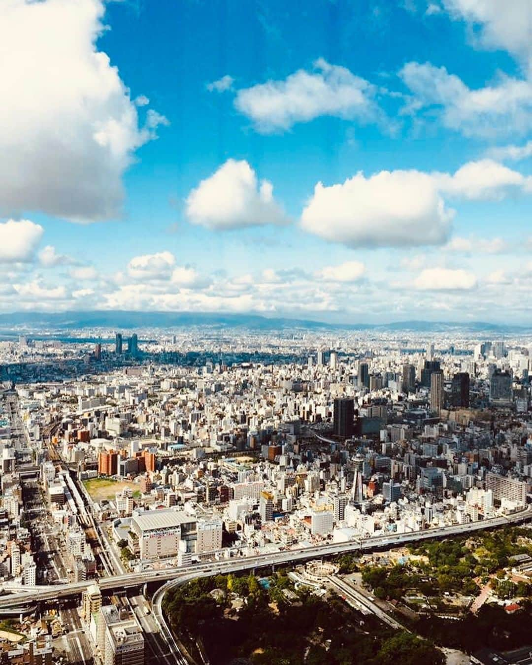 美川憲二さんのインスタグラム写真 - (美川憲二Instagram)「あべのハルカスよ〜🤗🏙☀️☀️🌈🌈🍁🍁🍁🍁 地上300ｍから見る大阪の景色は圧巻やでぇ〜😍💕💕💕💕💕💕 #あべのハルカス  #60階展望台  #よい眺め  #美川憲二 #ものまね」11月16日 15時22分 - mikawakenji