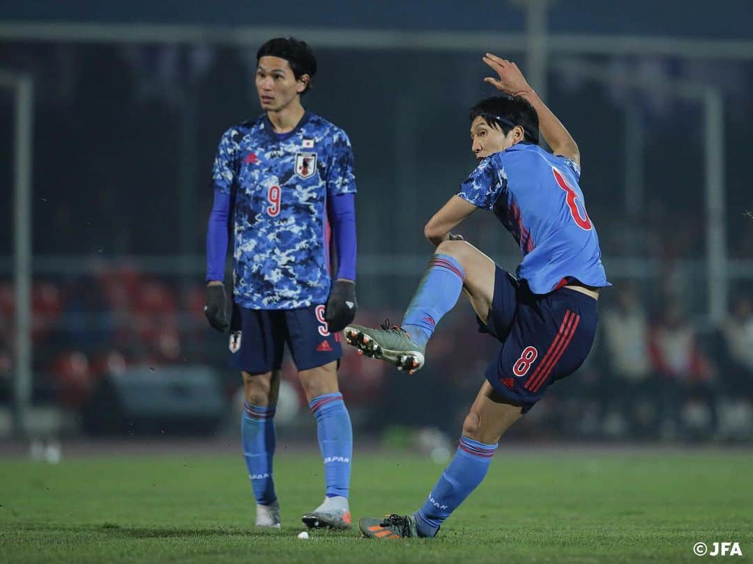 日本サッカー協会さんのインスタグラム写真 - (日本サッカー協会Instagram)「📸Match photos｜追加点は#原口元気 選手のFK！昨年の対戦でも得点した原口選手が狙い澄まして右足を振り抜くと、ボールはゴール手前でワンバウンドして左隅に吸い込まれました👀✨ ・ #daihyo #新しい景色を2022 ―――――――――――――――――― 2022FIFAワールドカップカタールアジア2次予選 #SAMURAIBLUE 2-0 キルギス代表 ⚽️41分　#南野拓実 ⚽️54分　#原口元気 ・ 📅11/14(木)日本時間20:15KO 📍Dolen Omurzakov Stadium（キルギス） ・ 👉大会情報はJFA.jpへ ――――――――――――――――――」11月16日 15時29分 - japanfootballassociation