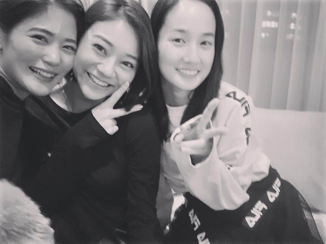 のインスタグラム：「#ドラマ　#ナポレオンの村　#懐かしい　#一双麻希　ちやん　#高嶋香帆　ちゃん　#大好きな　#お姉様2人と　幸せ時間🥰🥰💋💜」