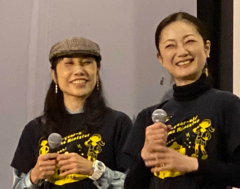 遠山景織子さんのインスタグラム写真 - (遠山景織子Instagram)「2019年11月10(日)伊参スタジオ映画祭☆に行ってきました。 ＊ 伊参スタジオ映画祭シナリオ大賞2018【初公開】[短篇の部]大賞受賞『15歳の総理大臣』 #伊参スタジオ映画祭  #山の中の小さくて大きな映画祭 #群馬県中之条町 #群馬ちゃん  #シナリオ大賞受賞作  #短編の部#胡麻尻亜紀さん  #15歳の総理大臣 #特注達磨 #2キロサイズ  #初公開 #満席御礼 #大きな拍手  #ありがとうございました#素晴らしい映画祭 #群馬名物 #タレカツ丼 #めちゃくちゃ柔らかくて  #めっちゃくちゃ美味しかった  #地元お母さんたちの手作りカレー #毎年ふるまわれます#美味しいカレー #ご馳走様でした #まいバック #花花さんバック#愛用バッグ  #キャンバスバッグ  #遠山景織子」11月16日 16時20分 - kyooko.9.tooyama