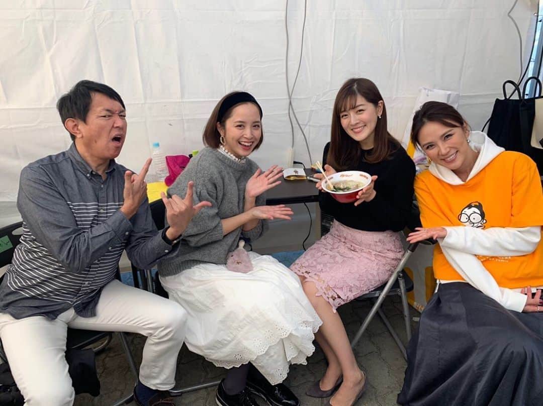 中村秀香のインスタグラム：「#森ちゃんのラーメンフェスタ2019 .  ラーメンを食べに行ってきました😆🍜 .  #天然真鯛NEO鯛塩SOBA 鯛の香りいっぱい！！特にスープがとっても美味しかったです🍜✨ .  厳選した美味しいラーメンを食べられるイベント！ #森ちゃんのラーメンフェスタ2019 .  第１幕⏬ 11月15日（金）〜　11月17日（日） .  第２幕⏬ 11月22日（金）〜　24日（日） .  ひんやりした秋の空気に包まれながら食べるラーメンは格別です☺️ぜひ！ .  #森たけし アナ #赤松悠実 さん #武田訓佳 さん #尾山憲一 アナ #中村秀香」