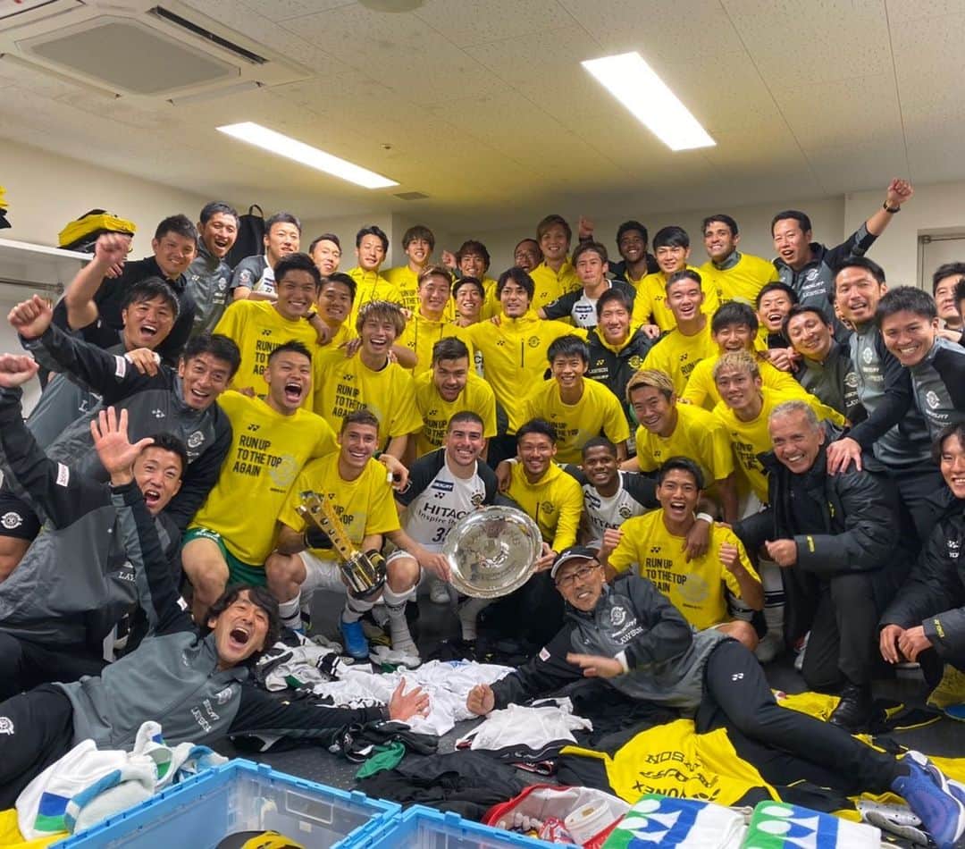 田上大地のインスタグラム：「🔥⚽️ONE TEAM⚽️🔥 #柏レイソル #j2 #champion #oneteam  #kashiwa #reysol #vitoria」