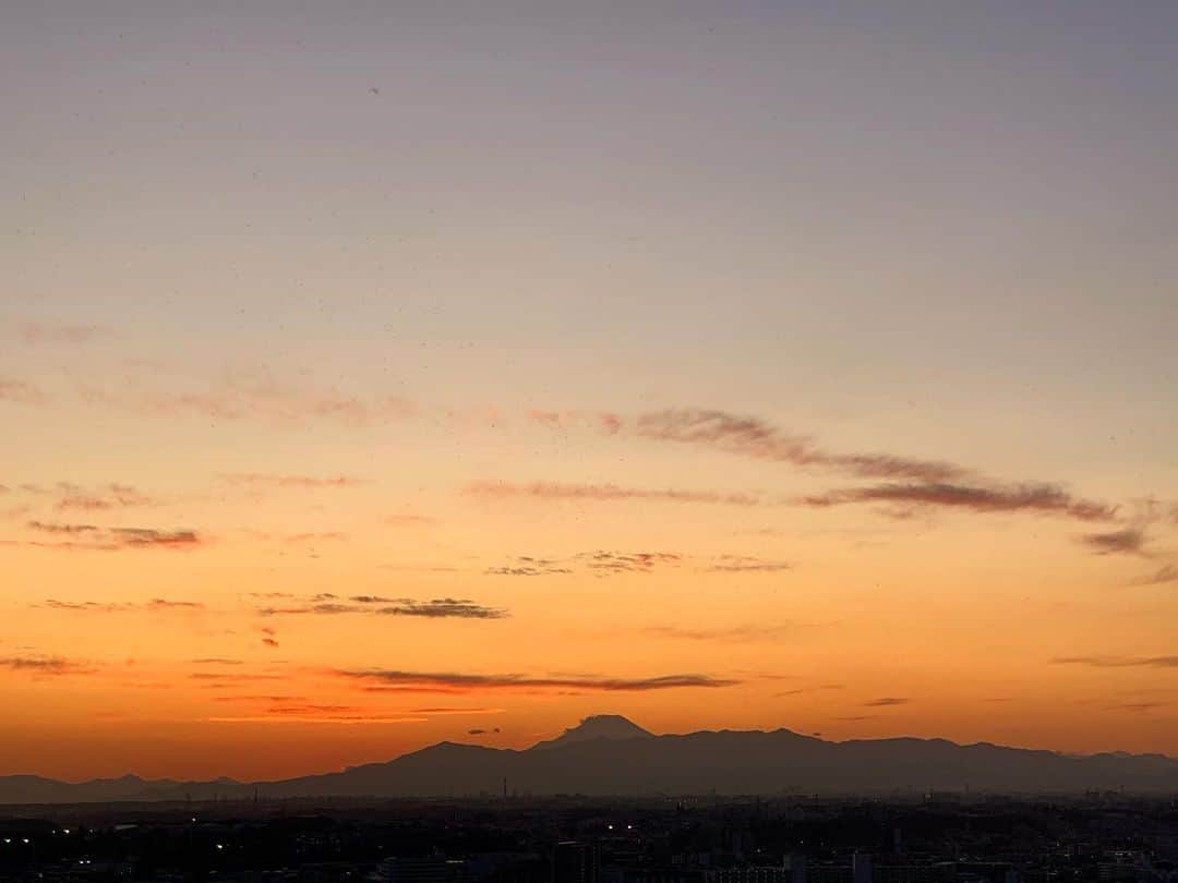 くろさんのインスタグラム写真 - (くろInstagram)「夕焼け富士山🗻 #mtfuji #富士山 #夕焼け富士山 #iPhoneXSで撮影 #MYTOKYOIS #TokyoTokyo」11月16日 16時48分 - m6bmw