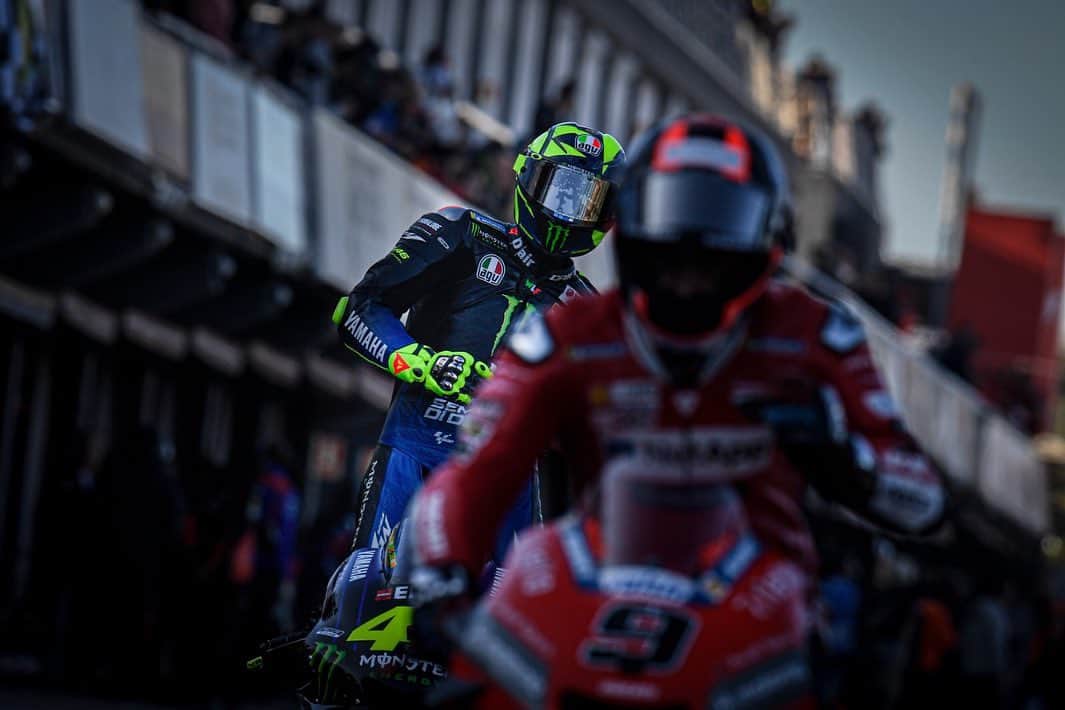 MotoGPさんのインスタグラム写真 - (MotoGPInstagram)「Out of the darkness and into the light 👀 // The war horses head out to battle for one last time in 2019 tomorrow ✊ #ValenciaGP #MotoGP #Motorcycle #Racing #Motorsport」11月17日 3時59分 - motogp