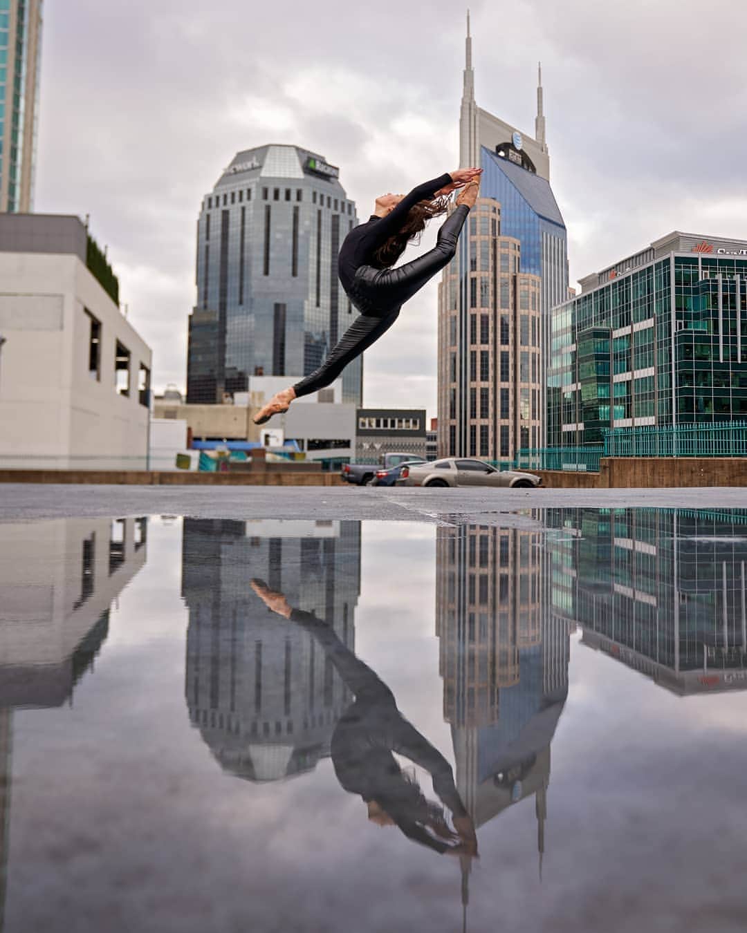 Lily Saito (齊藤莉理)さんのインスタグラム写真 - (Lily Saito (齊藤莉理)Instagram)「Nashville 🖤 One day, it's 18° the next, 53° 😂 #StayWarmYall |📸 @nashvillephotographer | • • • #nashville #nashvilletn #reflectiongram #dancemagazine #pointemagazine #NashvilleBallet #visitmusiccity #moodygrams #instagoodmyphoto」11月17日 3時51分 - lilysaito_