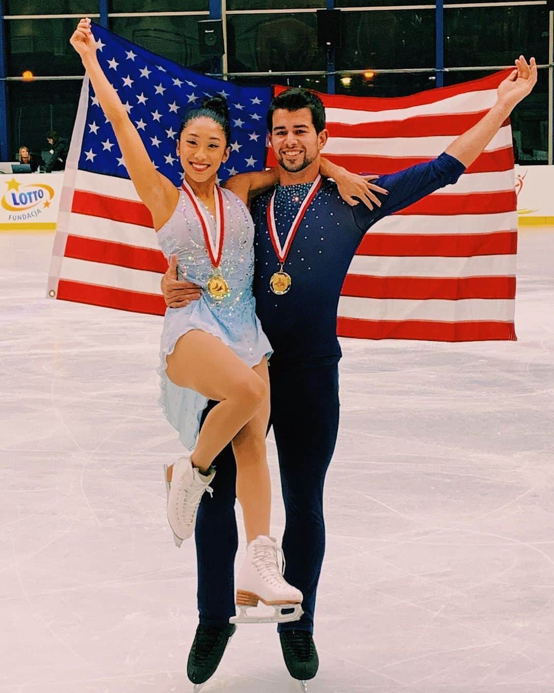 ジェシカ・カラランのインスタグラム：「what a SWEET way to end our crazy fall competitions. 🇺🇸 we are so thankful for our coaches @jmenosand, @sandmanskater & @christine_binder for always pushing us day in and day out. A special thank you to our choreographers @benoitrichaud (SP) & Cindy Stuart (FS) for two amazing programs that we absolutely love to perform. @bj.81 and I are on one amazing journey 💫 See you all at Nationals! ⛸❣️ #TeamUSA」