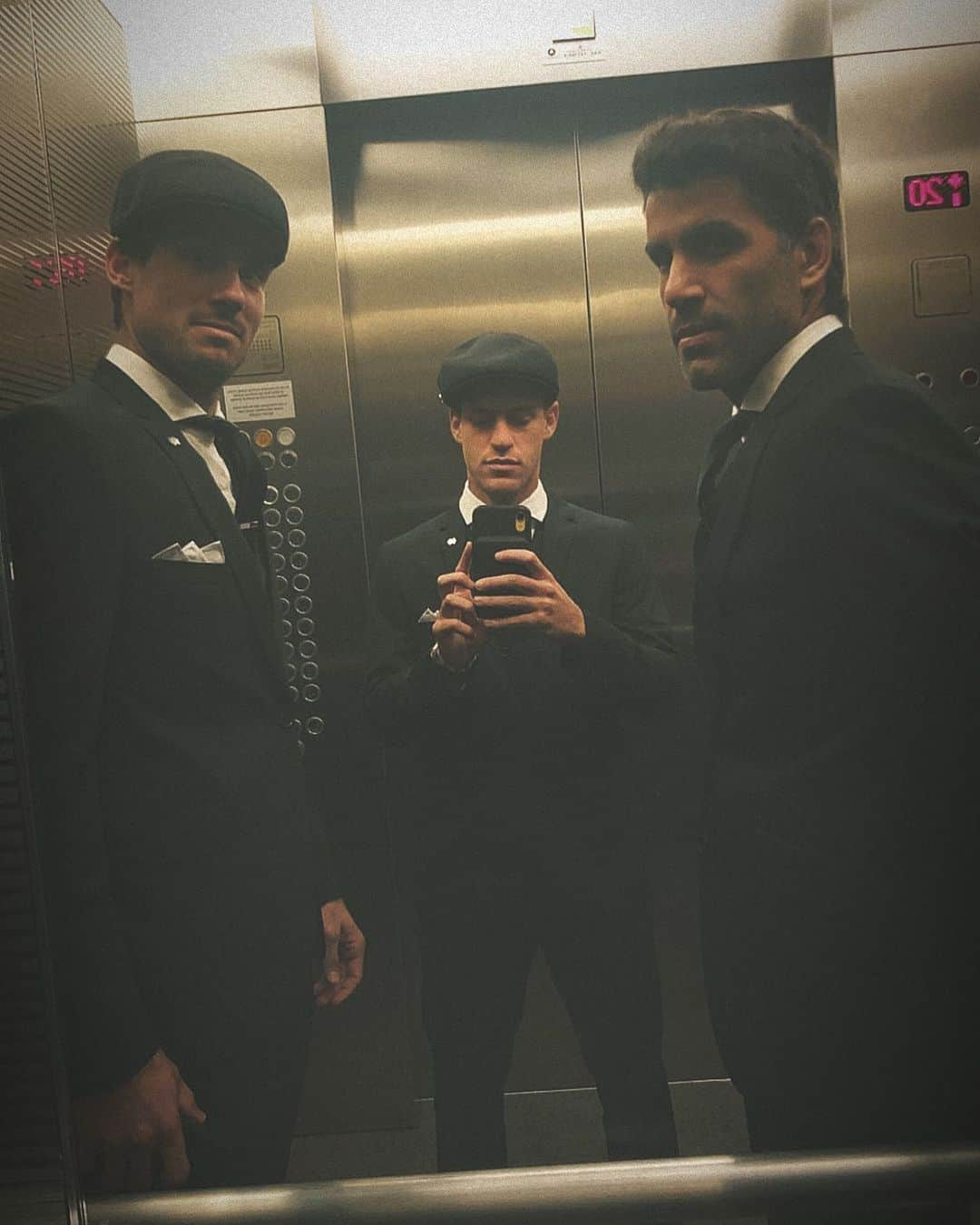 ディエゴ・シュワルツマンさんのインスタグラム写真 - (ディエゴ・シュワルツマンInstagram)「De Birmingham al mundo (?) #PeakyBlindersArgentina 😏👀🇦🇷」11月17日 3時56分 - dieschwartzman