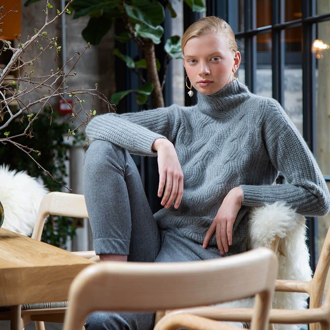 Johnstonsさんのインスタグラム写真 - (JohnstonsInstagram)「Luxuriously soft and sophisticated. Our cable & rib cashmere jumper showcases our expertise in creating beautiful textures and our craftsmanship in the latest knitting techniques. . . #johnstonsofelgin #johnstons #cashmerejumper #cashmeresweater #cablesweater #britishfashion #slowfashion #effortlessstyle #effortlessfashion #madeinscotland」11月17日 2時25分 - johnstonsofelgin