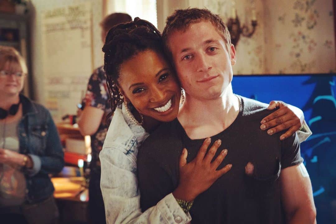 シャノーラ・ハンプトンのインスタグラム：「It’s rare to see Lip and V in a scene together. See it tomorrow night! @shameless only on @showtime」